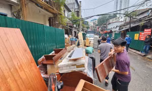 Nhiều hộ khác cũng tự tháo dỡ, di dời đến khu tái định cư.