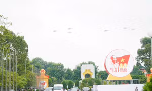 Biên đội máy bay tập luyện diễu binh trên bầu trời Quảng trường Ba Đình