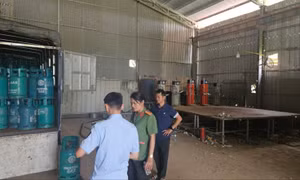 Phát hiện nhiều cơ sở san chiết gas trái phép, có dấu hiệu buôn bán gas giả tại Hà Nội.