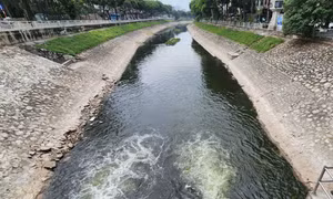 Ngày 9/9, Hà Nội bắt đầu bổ cập nguồn nước từ hồ Tây vào sông Tô Lịch.