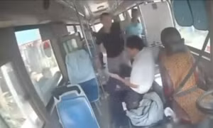 Hình ảnh lái xe buýt bị hành hung.