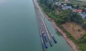 Cận cảnh đường ống khổng lồ dẫn nước từ sông Đà về nhà máy cấp nước cho Hà Nội