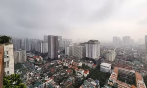 Lớp bụi mịn bao phủ Thủ đô giống như làn sương khói mờ ảo.