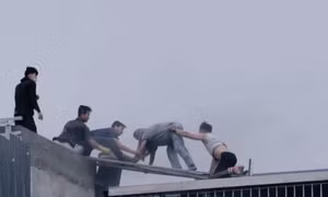 Chủ tịch Hà Nội tặng Bằng khen những người hùng trong vụ cháy ở Lĩnh Nam