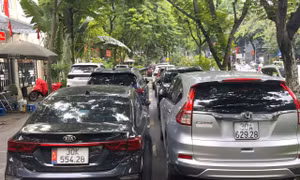 Hà Nội dự kiến tăng phí thuê vỉa hè trông ô tô trong nội thành lên 1,6 lần.