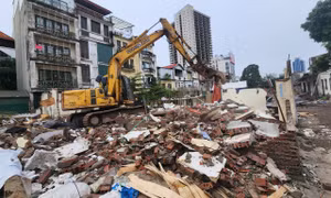 Hà Nội giải phóng mặt bằng, tăng tốc làm con đường 'đắt nhất hành tinh'