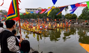Lễ hội đua thuyền truyền thống được tổ chức trên sông Pheo