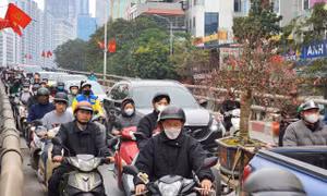 Hà Nội tắc ‘từ nhà ra phố’ những ngày giáp Tết