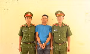 Bắt khẩn cấp đối tượng dùng rựa chém bị thương Công an xã