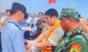 Trao trả 33 công dân Trung Quốc vi phạm pháp luật Việt Nam cho Trung Quốc