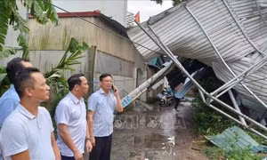 Khẩn trương khắc phục thiệt hại do giông lốc tại xã Lạc Đạo (Hưng Yên)