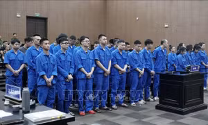 Hà Nội: Phạt tù nhóm 32 bị cáo tổ chức sử dụng trái phép chất ma túy tại quán karaoke