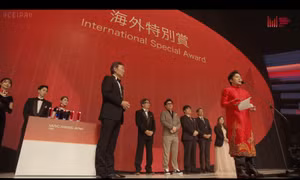 Tùng Dương tự hào khi nhận giải thưởng International Special Awards ở Nhật