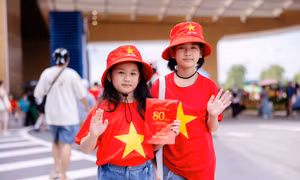 Trung tâm Triển lãm Việt Nam bùng nổ 'lễ hội sắc đỏ': Triệu trái tim, một nhịp đập tự hào dân tộc