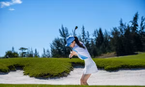 Đẳng cấp quý cô sành điệu trên sân Vinpearl Golf