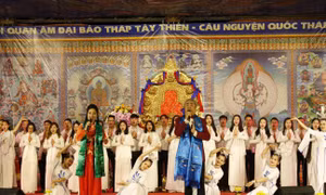 NSND Quang Thọ, Thanh Lam trình diễn trong chương trình 'Quan Âm - Mẹ từ bi'