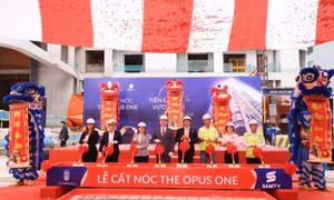 Vinhomes và SAMTY tổ chức lễ cất nóc 4 tòa tháp The Opus One