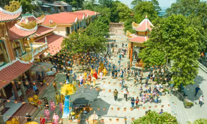 Đông đảo du khách đến núi Bà Đen tham dự Lễ vía Bà lớn nhất trong năm