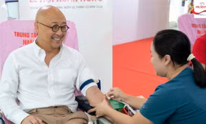 Hàng trăm nhân viên, tư vấn viên Prudential hiến máu hưởng ứng Lễ hội Xuân Hồng