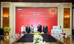 Vingroup trao 1.000 máy thở cho Nga, Ucraina và Singapore