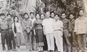 Chuyện về nhà báo được Chủ tịch nước Lào tặng Huân chương Itxala hạng Nhất