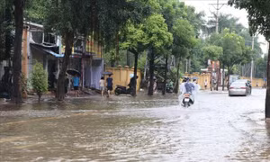 Thời tiết ngày 27/8: Bắc Bộ mưa dông, cảnh báo lũ trên sông Thương và sông Cầu