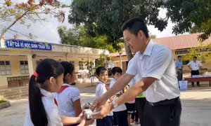 Vinamilk được chọn là đơn vị triển khai sữa học đường tại Trà Vinh