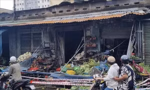 Cháy ki-ốt bán rau khiến một người tử vong