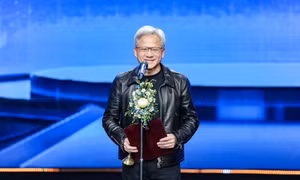 Hội đồng Giải thưởng VinFuture nói gì về quyết định vinh danh CEO NVIDIA?