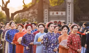 Cuối tuần trẩy hội Bách Hoa Bộ Hành, thẩm vị đặc sản Tết và mua sắm thả ga ở Hội chợ Mùa Xuân