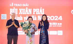 'Tác phẩm- Vì tình yêu Hà Nội" : Vinh danh nghiên cứu công phu và toàn diện về sự 'thay da đổi thịt' của Thủ đô