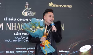 Tùng Dương nhận 'mưa' giải thưởng âm nhạc Cống hiến