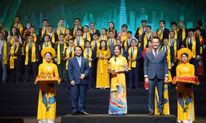 SHB được vinh danh Top 100 Giải thưởng Sao Vàng đất Việt 2024