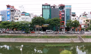 Hà Nội mở cửa xả nước Hồ Tây giảm bớt ô nhiễm sông Tô Lịch