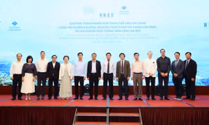Phiên họp toàn thể lần thứ nhất Cuộc thi Phương án kiến trúc Tháp Tài chính 108 tầng 