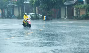 Bão số 4: Học sinh Quảng Trị nghỉ học để tránh mưa bão