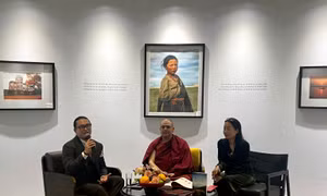 Ngắm nhìn thế giới bao la để rọi lại chính nội tâm nhỏ bé của mình qua triển lãm ‘Solivagant/ Độc hành’