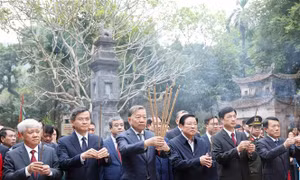 Tổng Bí thư Tô Lâm dâng hương tại Khu Di tích Quốc gia đặc biệt Cố đô Hoa Lư 