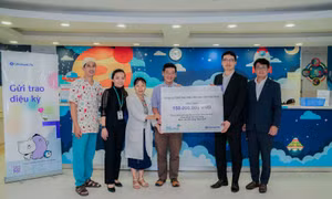 Shinhan Life Việt Nam tiếp tục đồng hành cùng bệnh nhi ung thư máu dịp Tết Đoàn viên