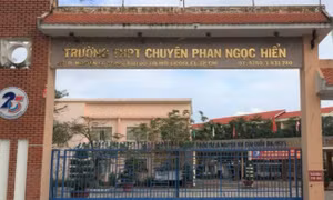 Vụ Phó Hiệu trưởng 'bắt' học sinh ăn thức ăn đã bỏ vào thùng rác: UBND tỉnh Cà Mau yêu cầu báo cáo trước ngày 28/4