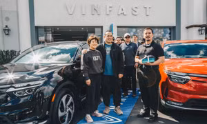 VinFast chính thức bàn giao xe cho khách hàng Mỹ