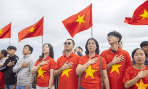 Du lịch miền Bắc bùng nổ ngay ngày đầu lễ: Dòng người đổ về Sầm Sơn, Hà Nam, Hạ Long, Cát Bà
