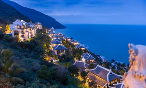 Khu nghỉ dưỡng InterContinental Danang Sun Peninsula Resort ‘mê hoặc nhất Việt Nam’ trên báo Mỹ