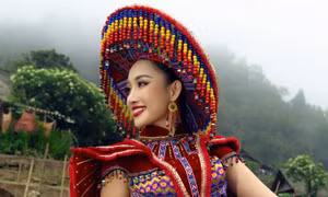 Ấn tượng với trang phục dân tộc dự thi Miss Global 2022  của Đoàn Hồng Trang 