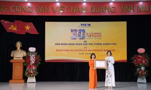 Le Courrier du Vietnam đón nhận Bằng khen của Thủ tướng Chính phủ