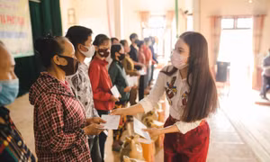 Phạm Phương Thảo quyên góp hơn 400 triệu đồng hỗ trợ người dân khó khăn vì dịch COVID-19 ở quê nhà