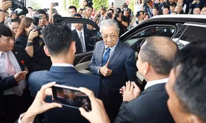 Thủ tướng Malaysia Mahathir Mohamad: 'Xe VinFast rất khỏe, thiết kế đẹp, êm như xe điện'