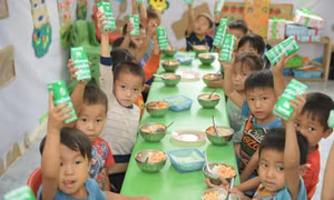 Nỗ lực nhiều hơn để mọi trẻ em được uống sữa