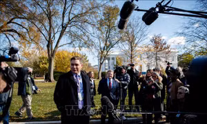 Nhà báo CNN 'đấu khẩu' Tổng thống Trump đã được khôi phục quyền tiếp cận Nhà Trắng