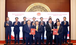 Sun Group ký biên bản ghi nhớ trị giá 2,3 tỷ USD hợp tác với 'ông lớn' thiết kế nội thất của Trung Quốc